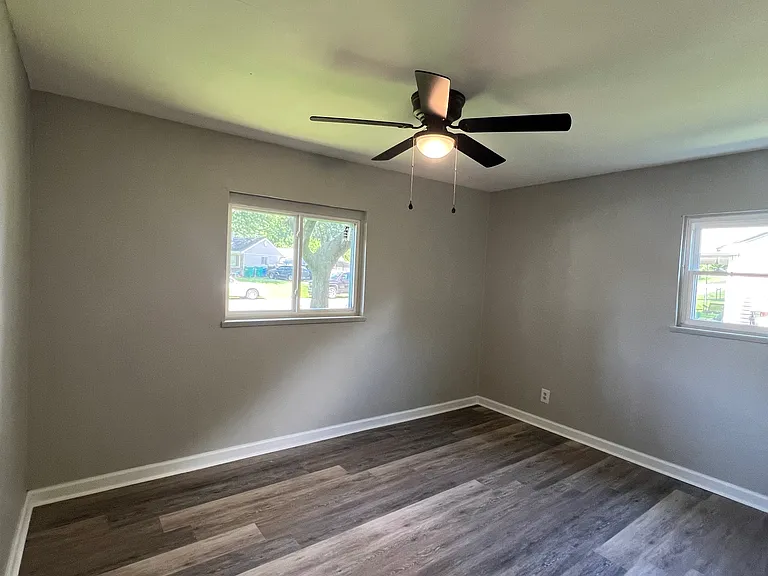 4906 Granada Dr — Photo 10