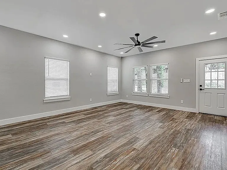 90 Live Oak St — Photo 11