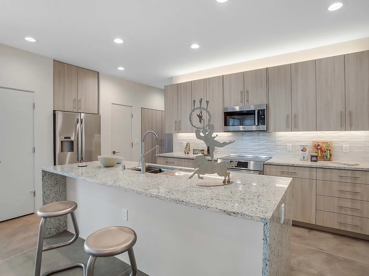 1508 San Patricio Ave SW — Photo 4