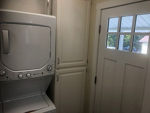 2nd image of 824 9th Ave #1/2