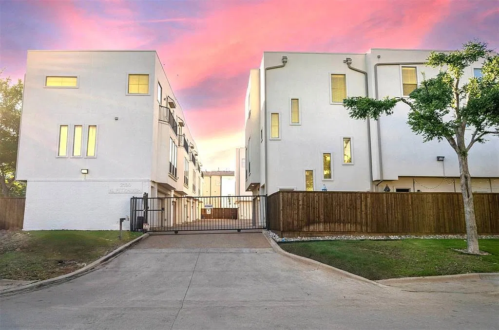 2100 N Fitzhugh Ave — Photo 2