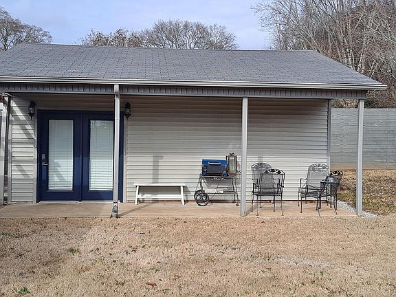 2nd image of 908 Woodall Ln NW