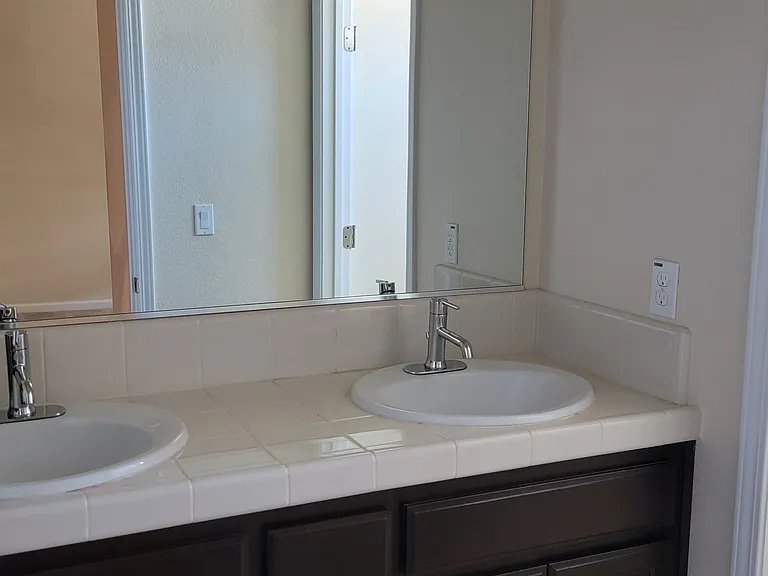 2486 Boxwood St — Photo 8