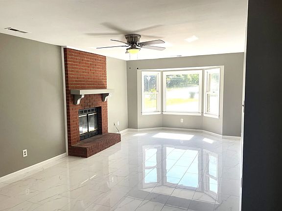 5th image of 6411 Sheri Dr NW