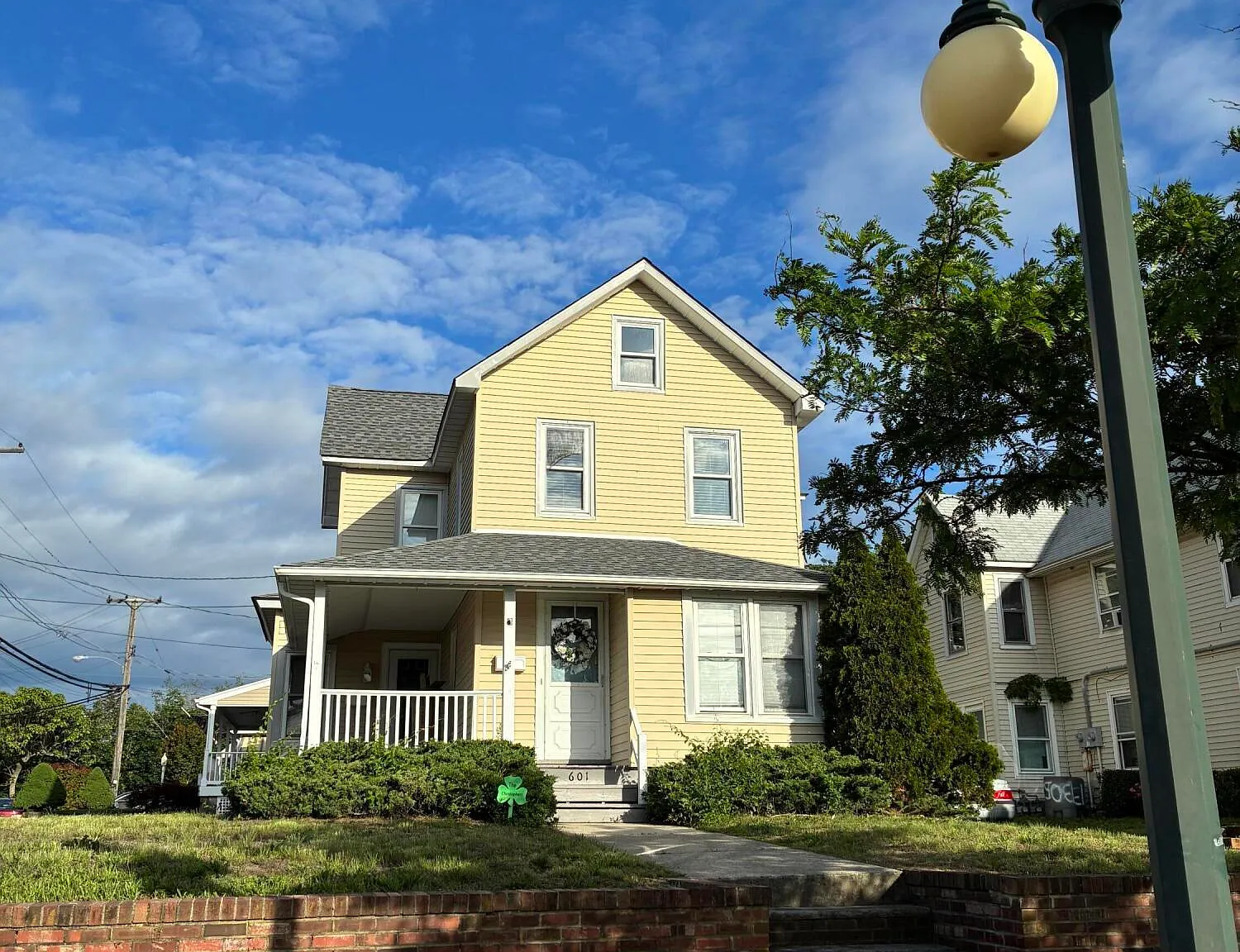 4 bed, 2.5 bath, 1408 sqft, $4,000 — Photo 2