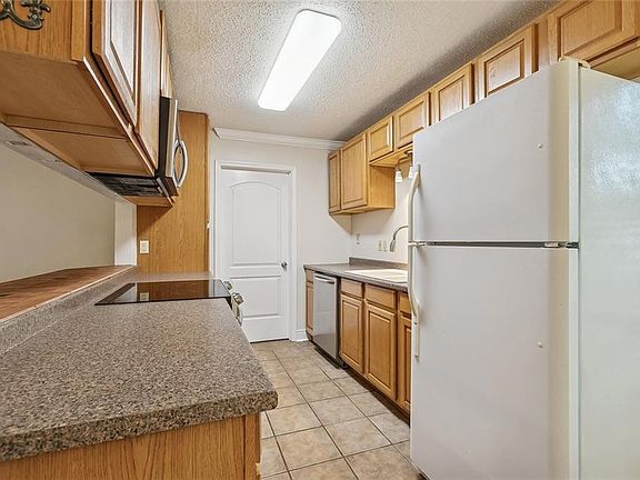 5th image of 4022 Parkbrook Dr