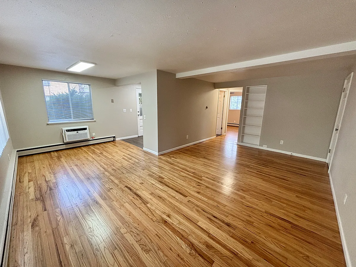 Building Photo - 1122 Catalpa Cir #B