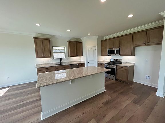 3rd image of 230 Kingswood Ave