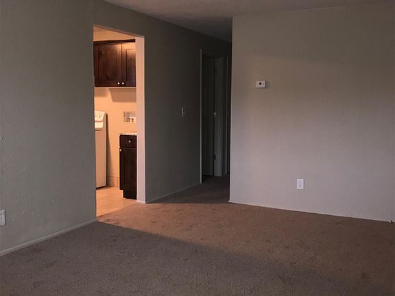 5th image of 2553 S Lake Park Cir APT 4