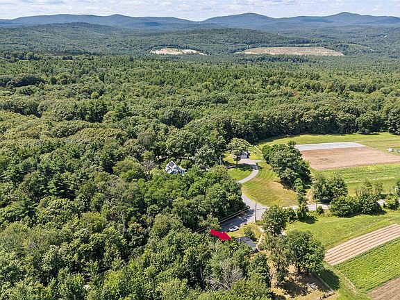 2nd image of 592 Abbot Hill Road