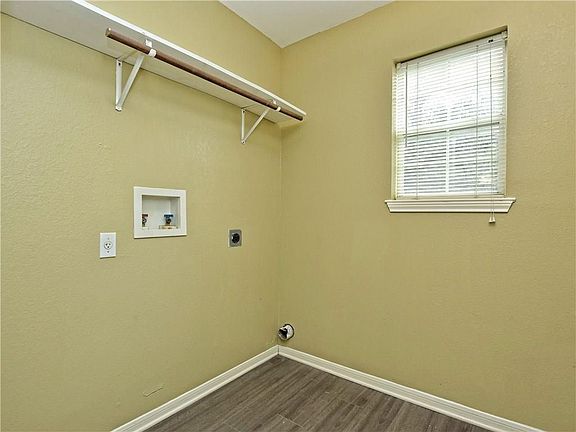 4th image of 552 E Cedar St #556