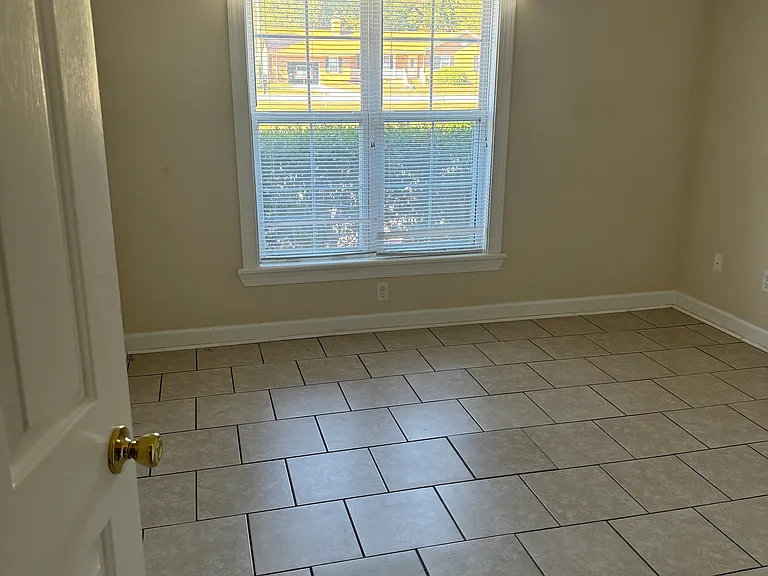 2102 N Berkeley Blvd — Photo 8