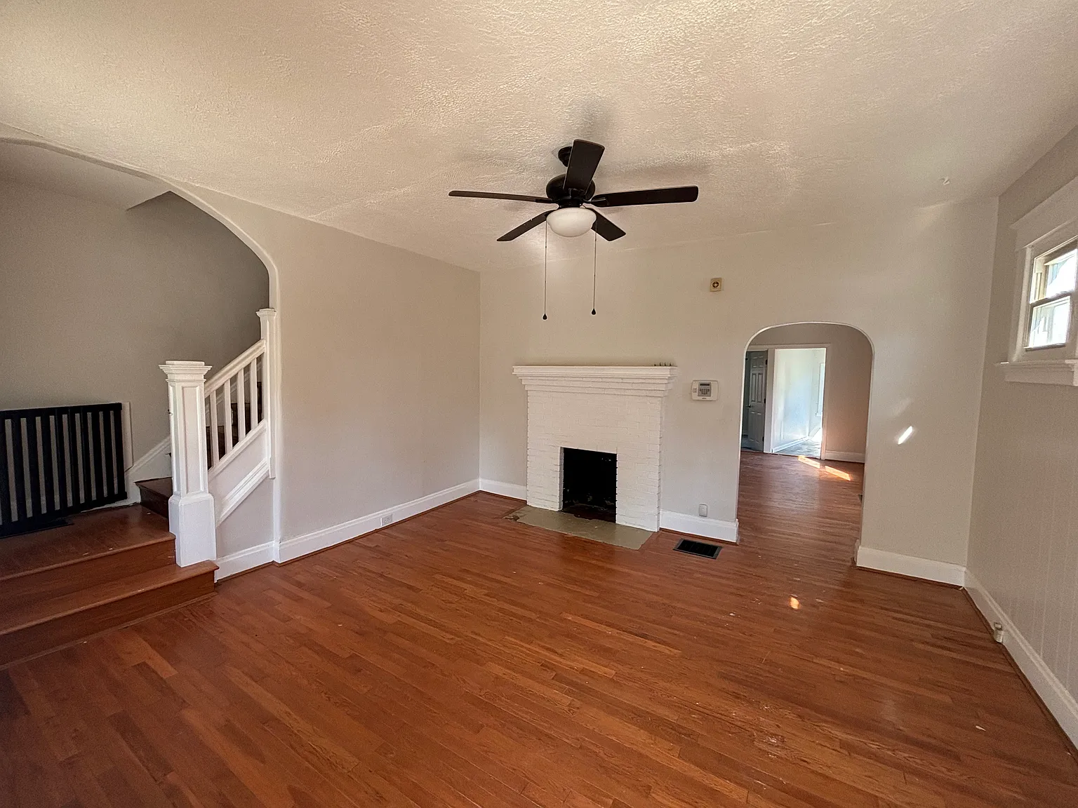 3 bed, 1.5 bath, 1000 sqft, $1,700 — Photo 2