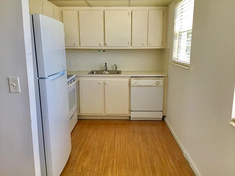 84 Brighton Dr E #B — Photo 4