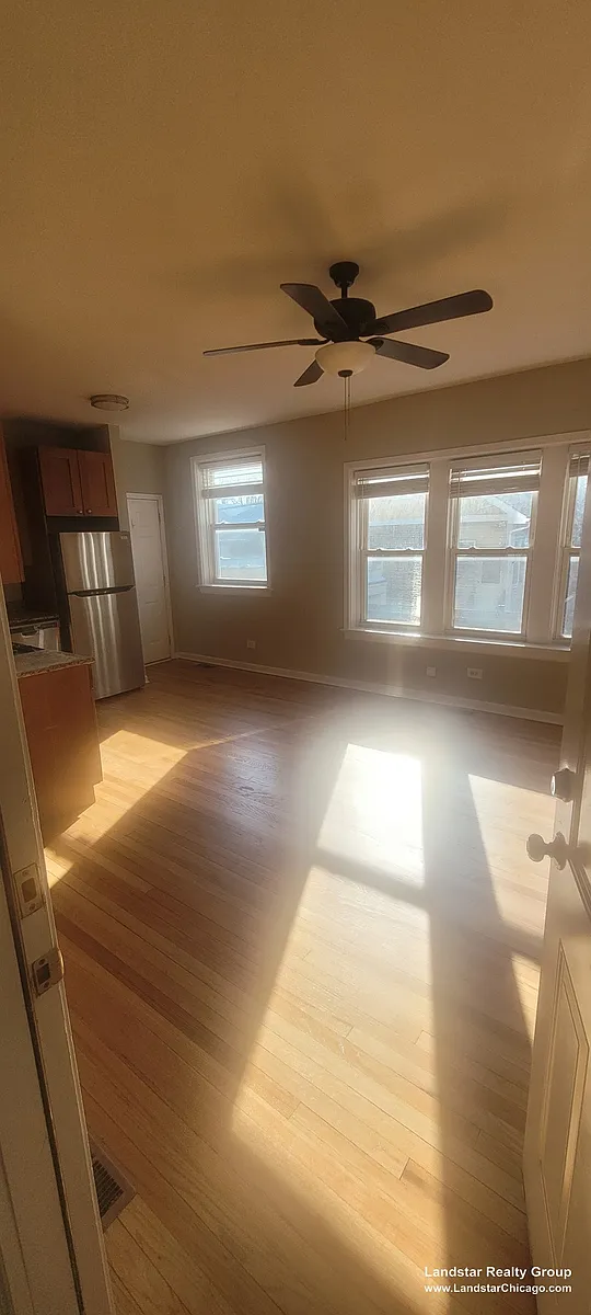 Building Photo - 3745 W Argyle St #1