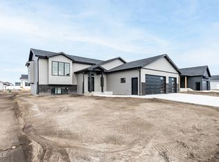 3800 Nickel St, Bismarck, ND 58503