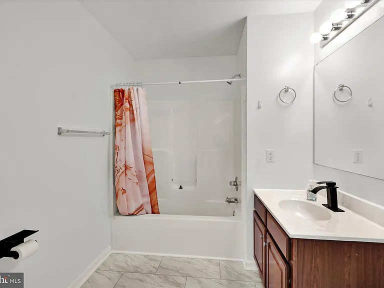 182 Christine Dr — Photo 17