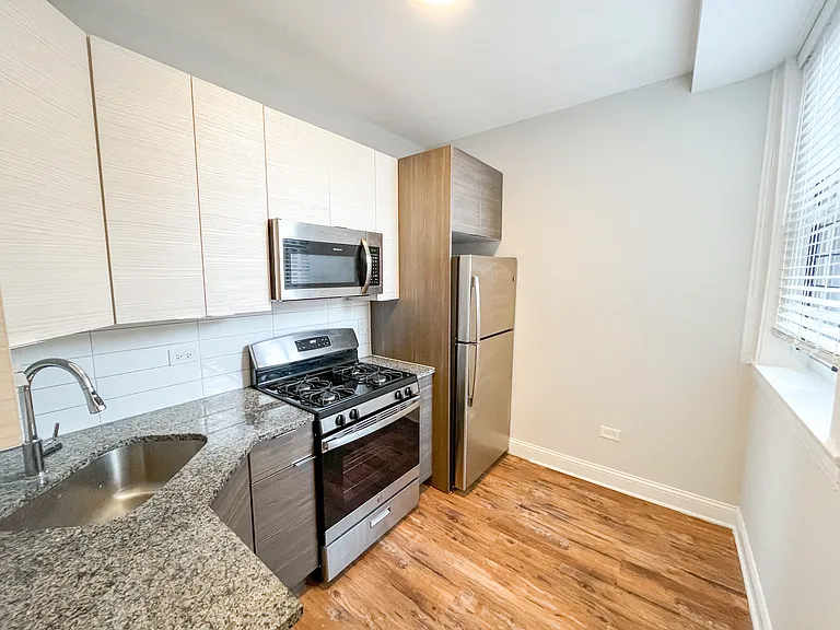 3319-21 N Karlov Ave — Photo 5