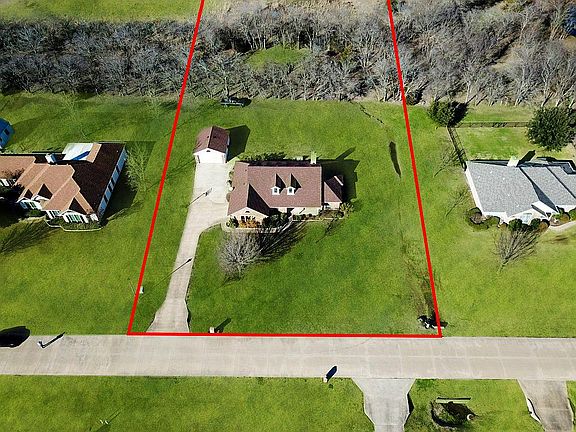 2nd image of 1816 Fairway Ln