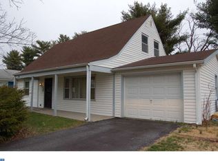 28 Hampton Ln, Willingboro, NJ 08046