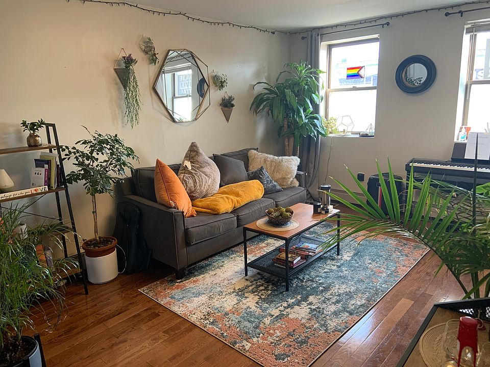 1st image of 913 Washington Ave Floor 1