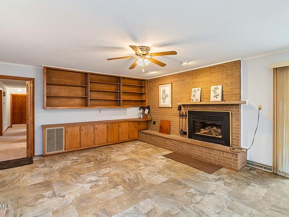 2nd image of 384 Greenbriar Rd