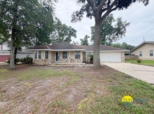 6 Shamrock Dr, Mary Esther, FL 32569