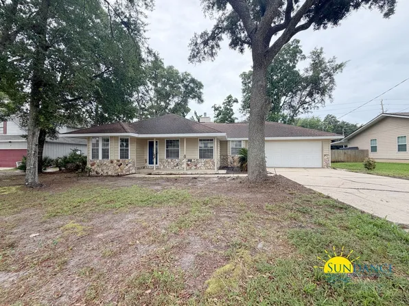 6 Shamrock Dr, Mary Esther, FL 32569