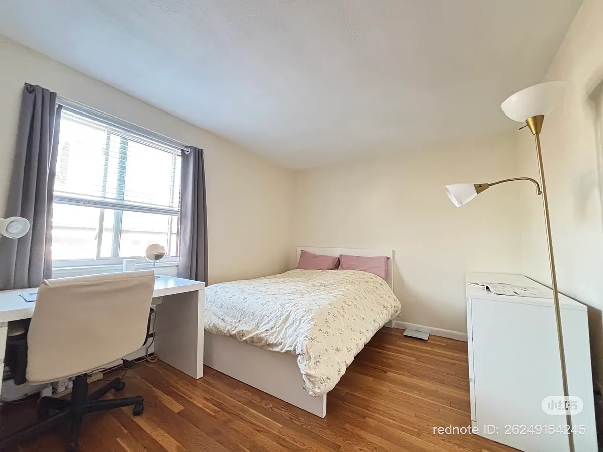 Building Photo - 205 Kent St #66