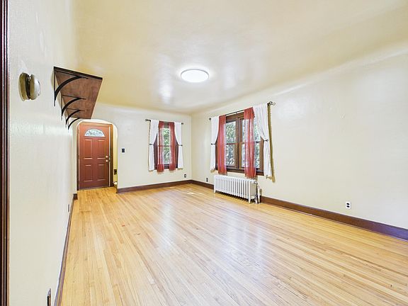 5th image of 1027 9th Ave N