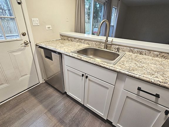 4th image of 217 W Fairfield Ct