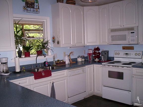 3rd image of 160 NE 10th St