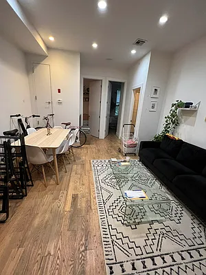 Rented by Delmark Realty LLC | media 28