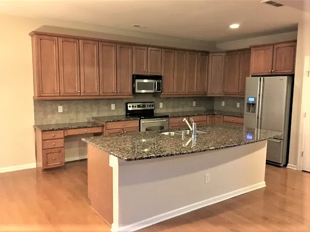 5 bed, 3.0 bath, 3451 sqft, $2,995 — Photo 3