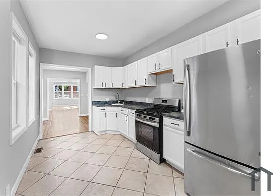 5047 Diamond St — Photo 10
