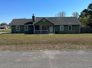 400 Foxtrace Ln, Hubert, NC 28539