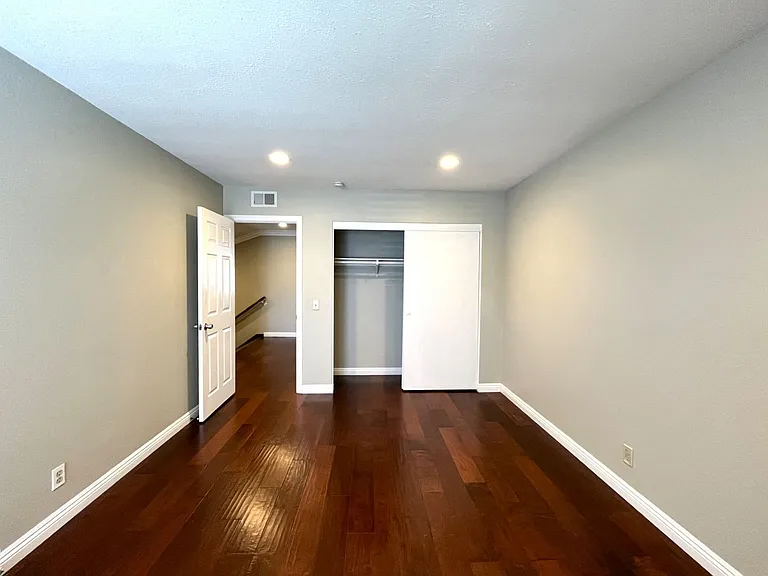 581 S Greenwich St — Photo 38