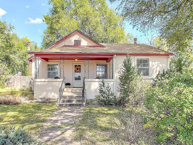 2418 E Uintah St