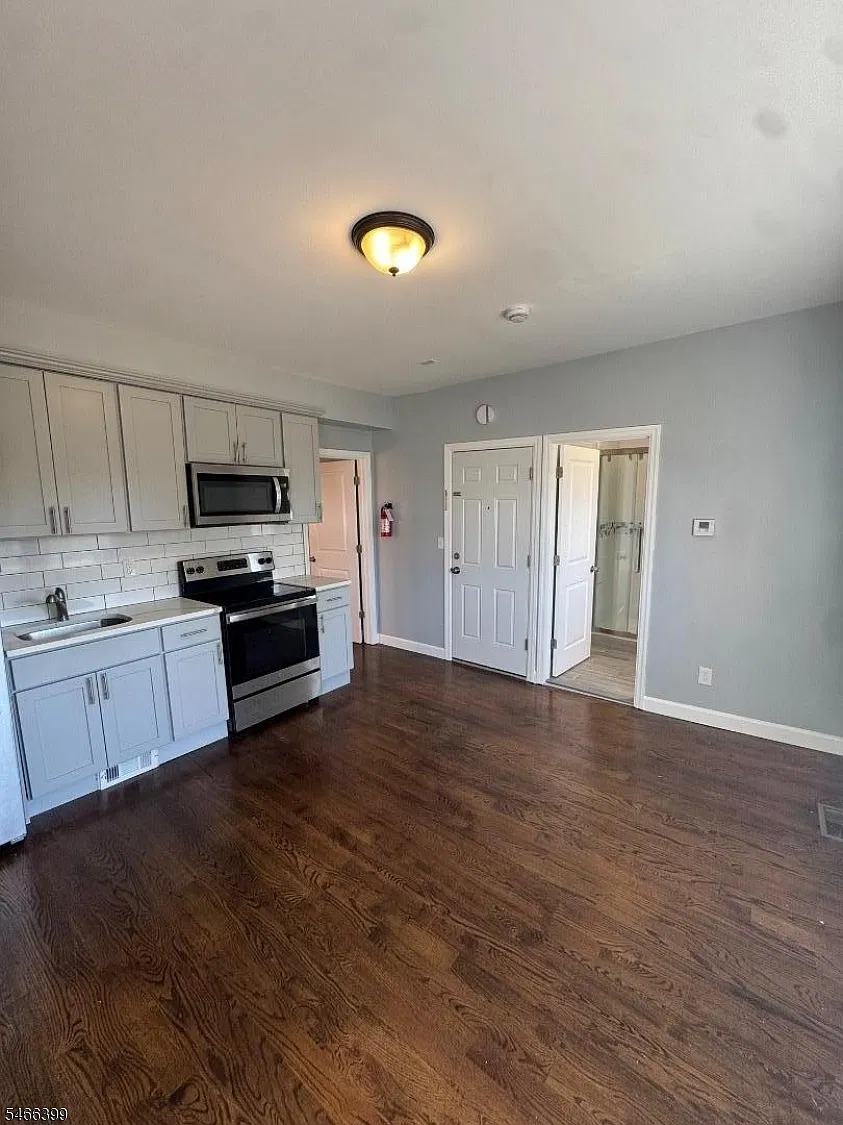 1 bed, 1.0 bath, $1,650 — Photo 2