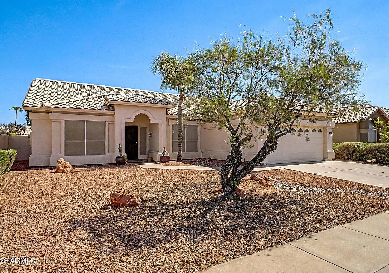 4 Bedroom Waterfront home in Gilbert — Photo 2