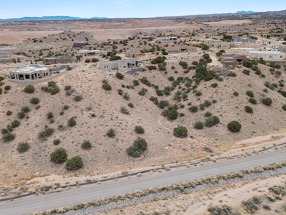 4th image of 15 Mimbres Ct