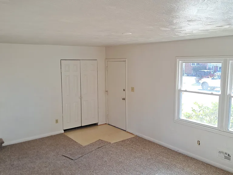 14 Northampton Dr — Photo 8