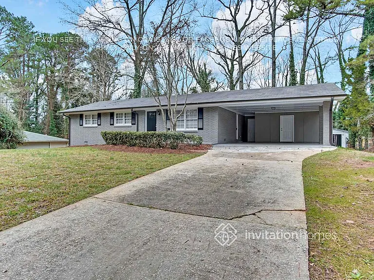 391 Derbyshire Dr — Photo 3