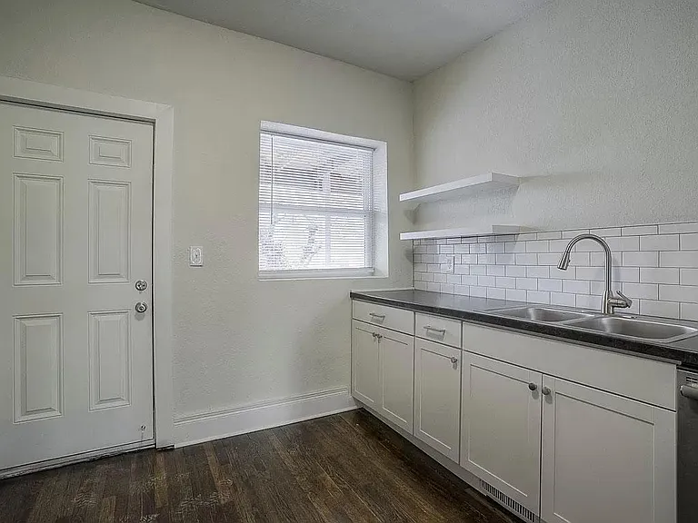 716 Gladstone Ave #2 — Photo 5