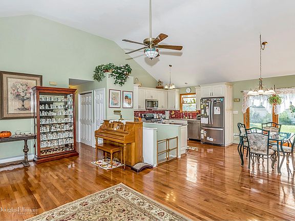 5th image of 33 Meadow Ct