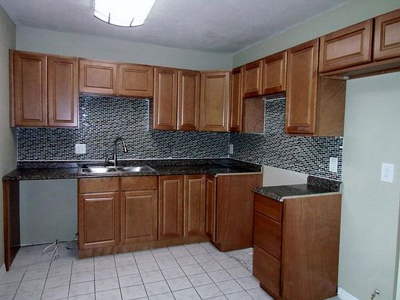 5th image of 1541 Thistledown Dr