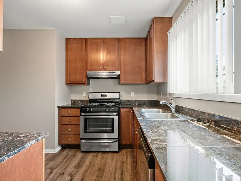 Granite City Apartments — Photo 41