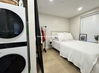 4 Hull St #1F, Boston, MA 02113