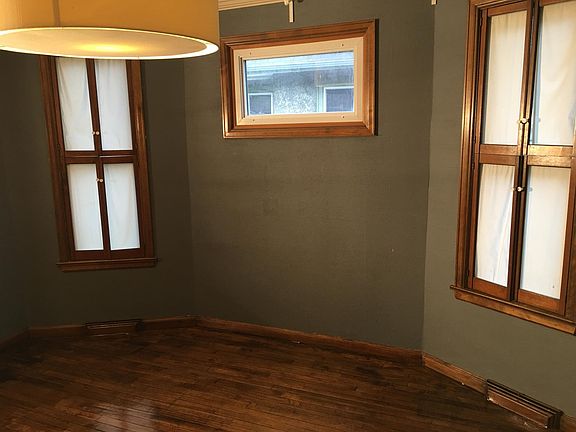 4th image of 2526 University Ave NE #1