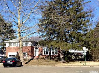 36 Fern Ct, Hicksville, NY 11801